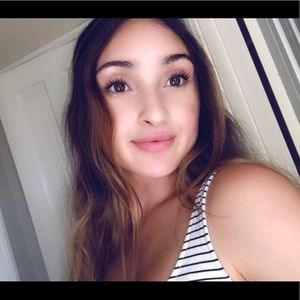 Meet your Posher, Mia